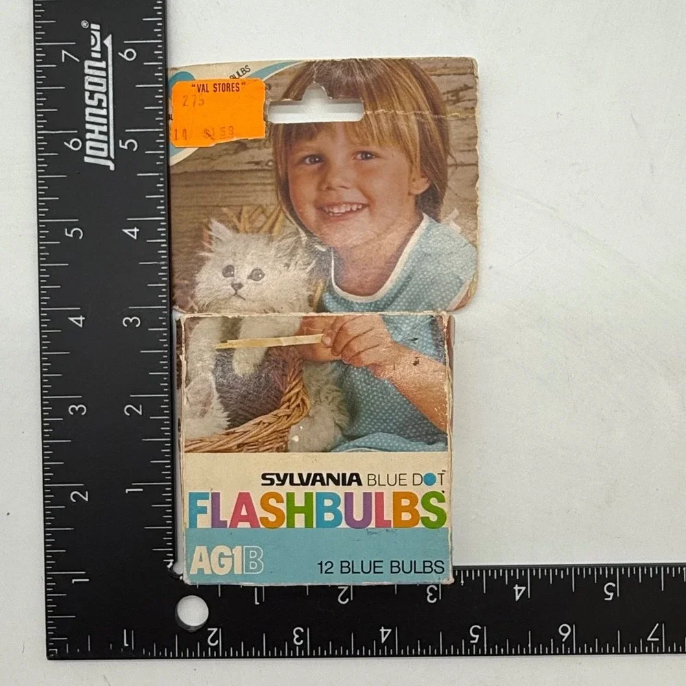 Sylvania Blue Dot AG1B‎ Flashbulbs 12 Count Vintage Camera Accessory